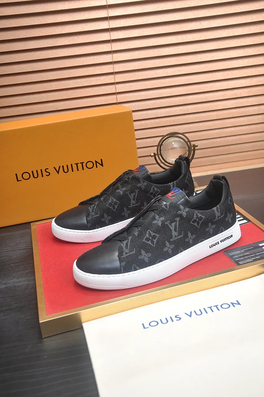 Men's men's shoes💰460💶[LOUIS VUITTON] Same style as LV. Louis Vuitton official website [satisfied] original single hot model, LV original factory cowhide material 👑1:1 original plate, sheepskin lining, original foam outsole. Body accessories one-to-one mold opening 💪 Counter quality 🙏 Dear friends, if you are still worried about wearing matching shoes 💋, then these shoes are your best choice 🎁🎁! 38-44